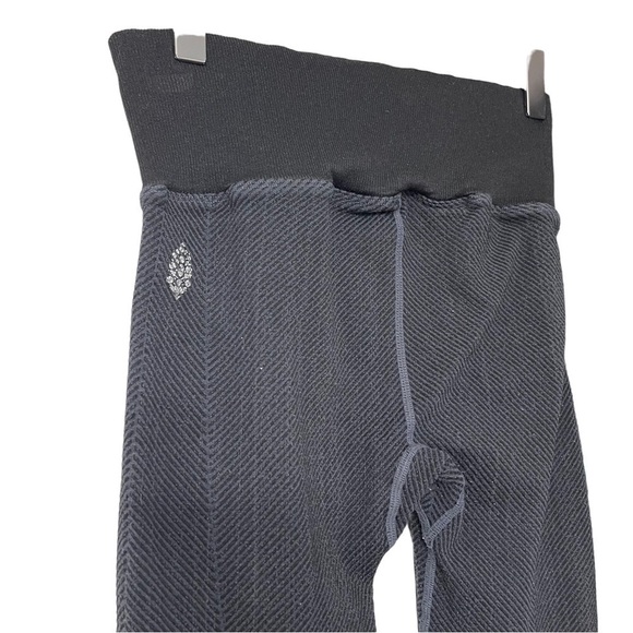 FREE People Movement Vintage Black Ribbed Chevron Leggings Cropped Size XS - Picture 8 of 10